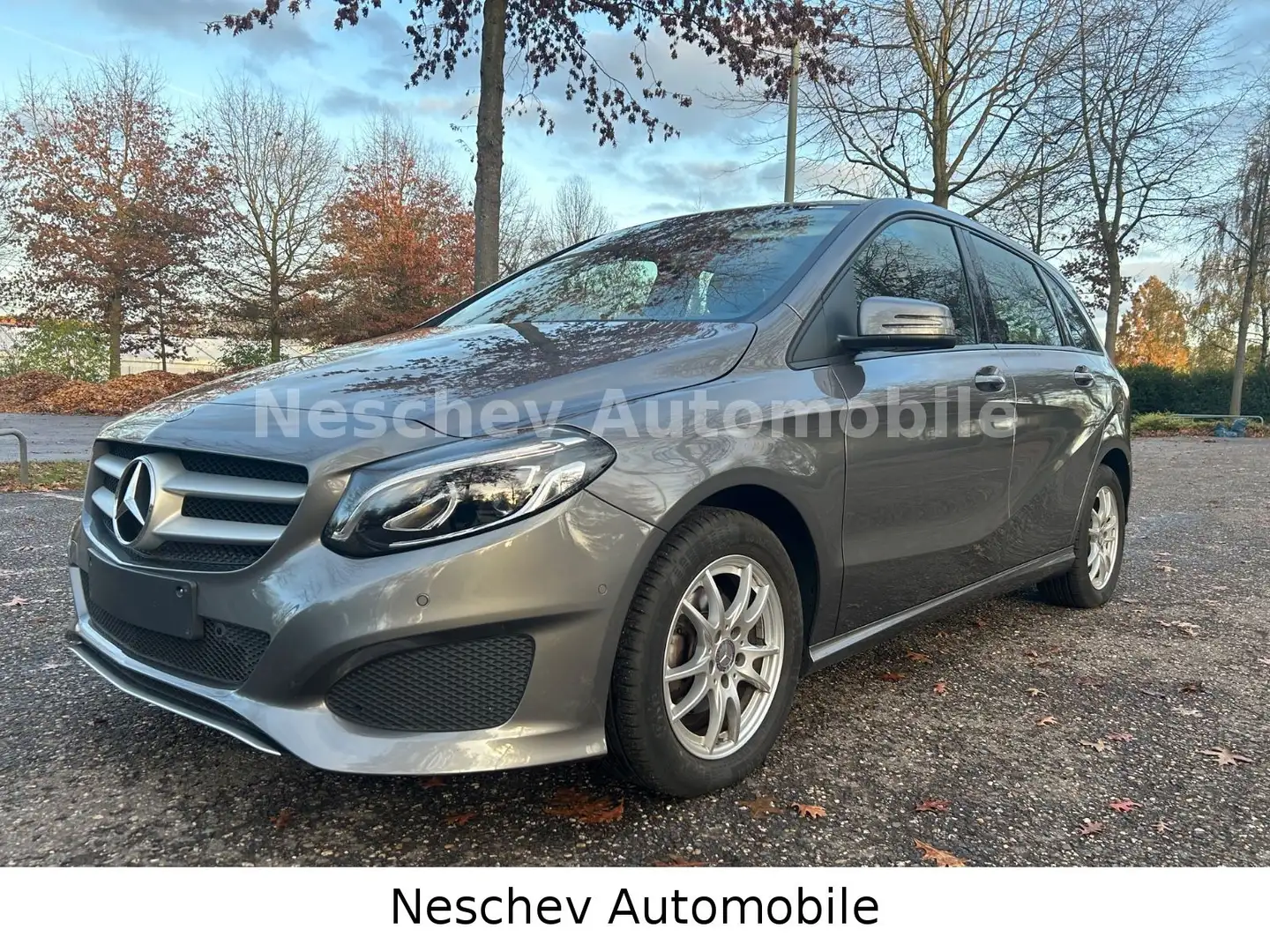 Mercedes-Benz B 180 d Leder/LED/TotW/PTS/Alu/1.Hd1A Zustand Gris - 2