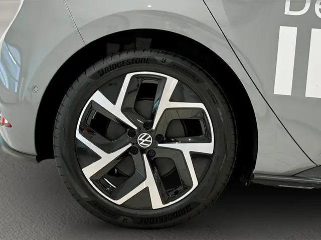 Volkswagen Id.3 view 6