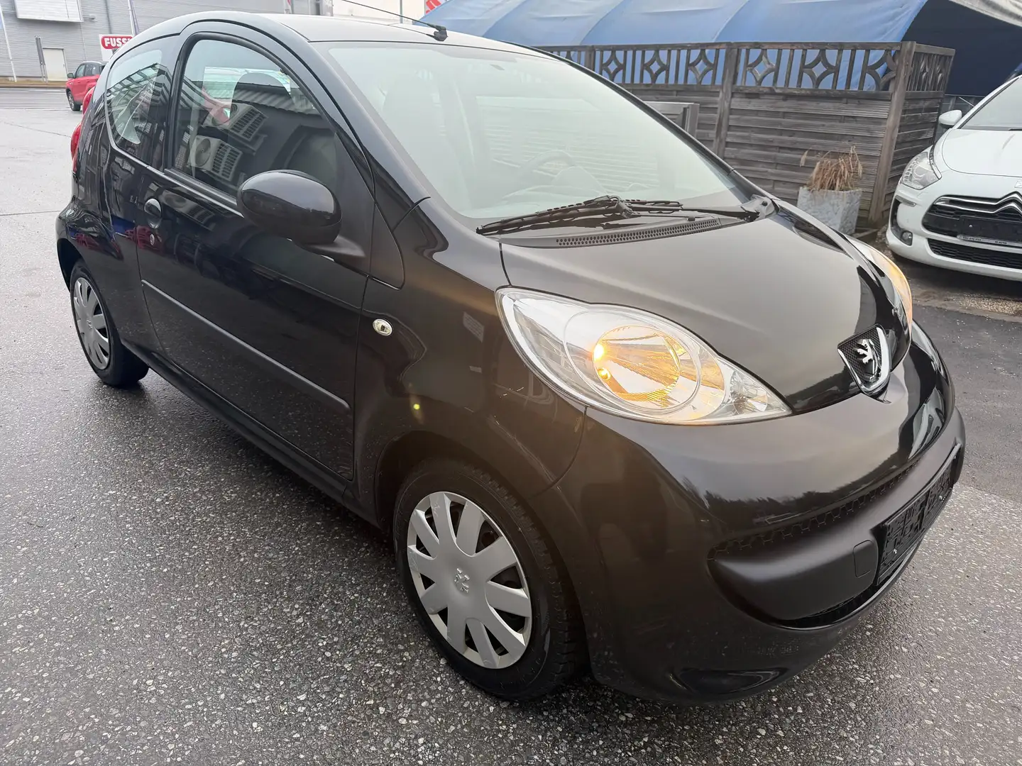 Peugeot 107 107 Urban 1,0 12V Urban Schwarz - 2