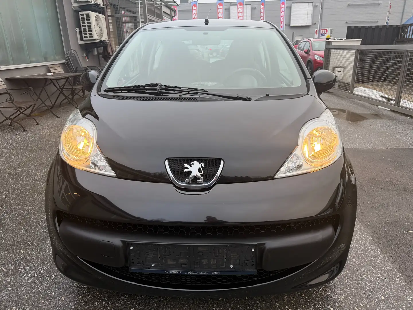 Peugeot 107 107 Urban 1,0 12V Urban Schwarz - 1