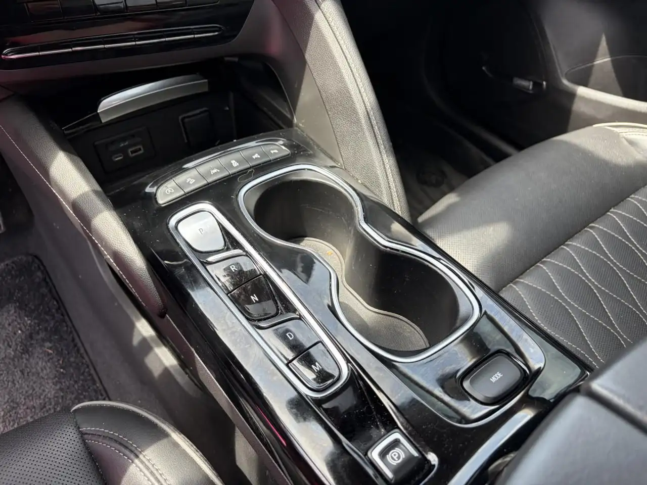 Buick Envision photo Buick Envision