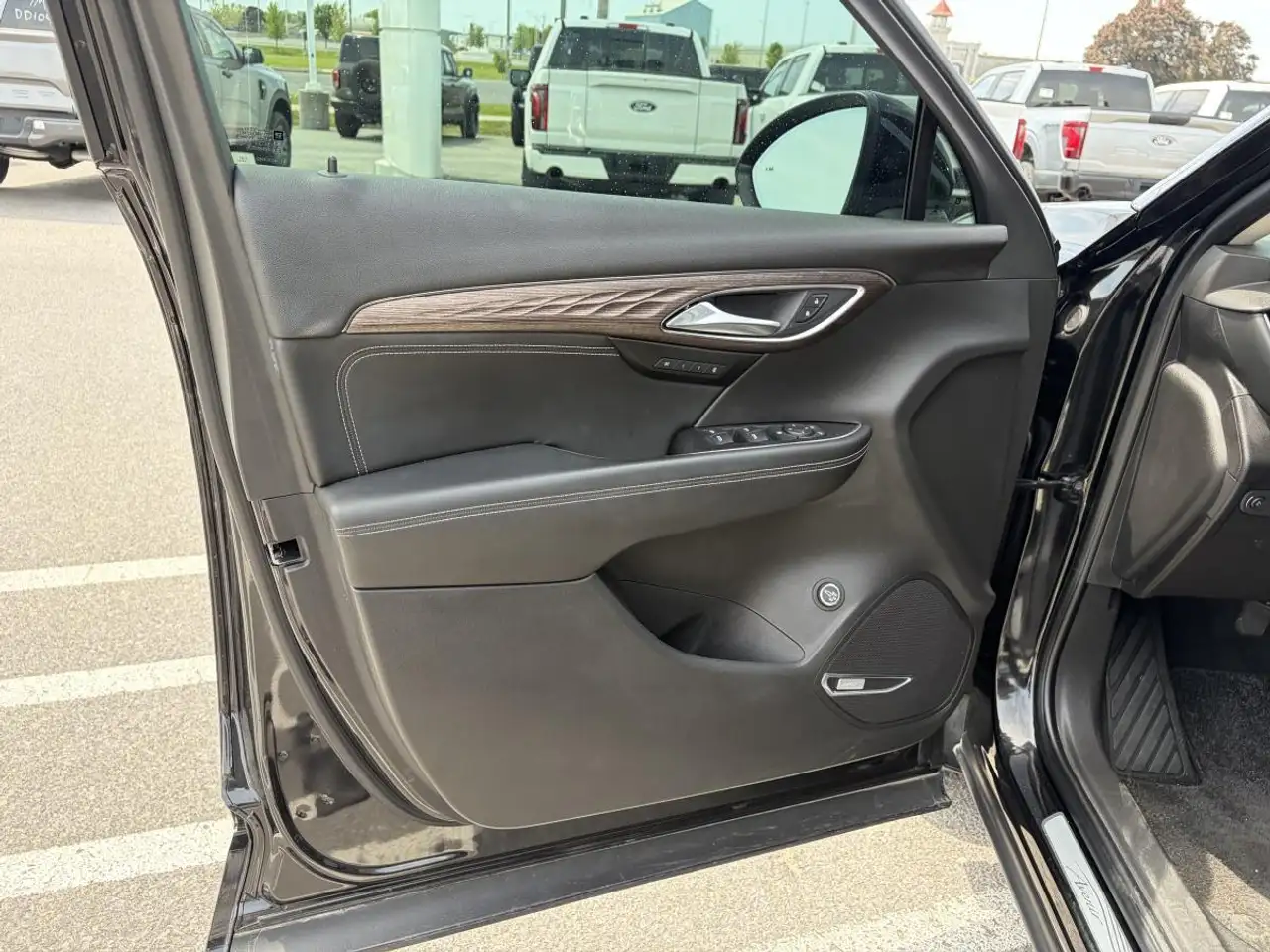 Buick Envision photo Buick Envision
