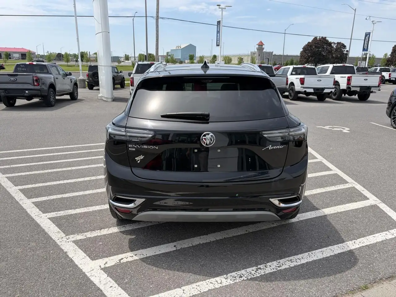 Buick Envision photo Buick Envision