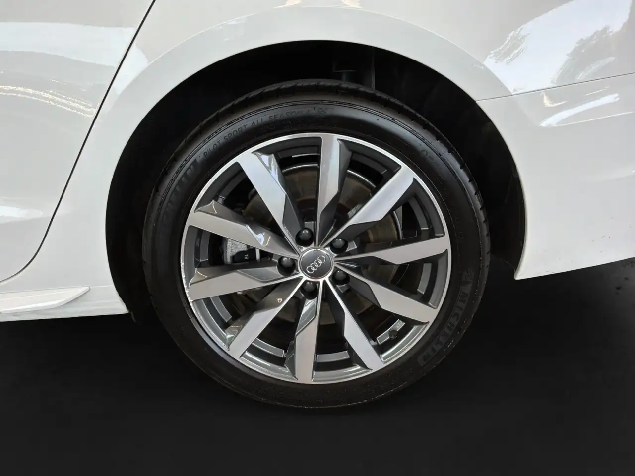 Audi A4 снимка Audi A4