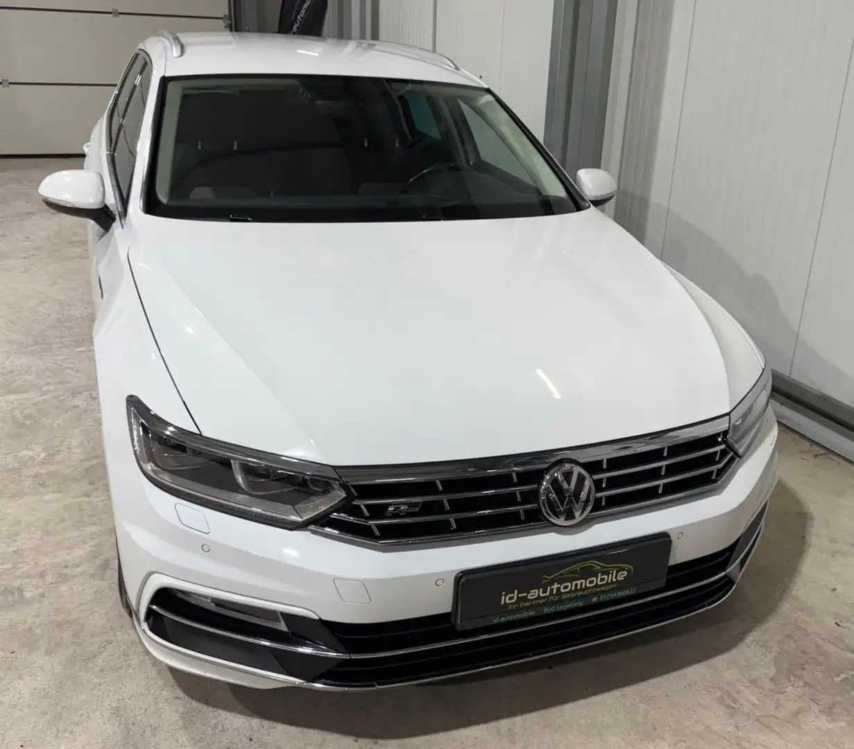 Volkswagen Passat Variant Highline 4Motion R-Line, Standhzg Weiß - 2