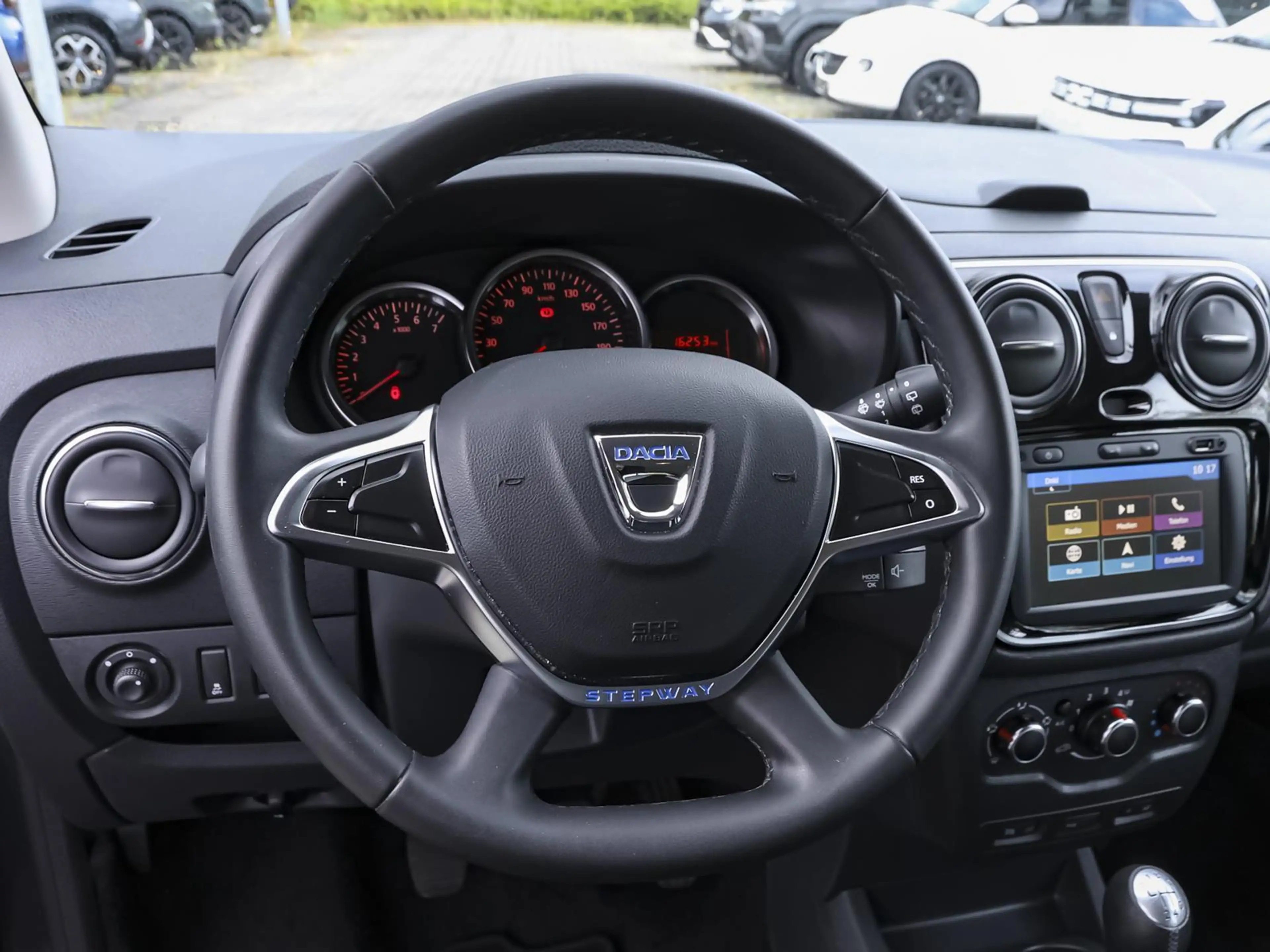 Dacia Lodgy TCe 130 GPF Stepway Plus NAVI SHZ KAMERA — photo 10