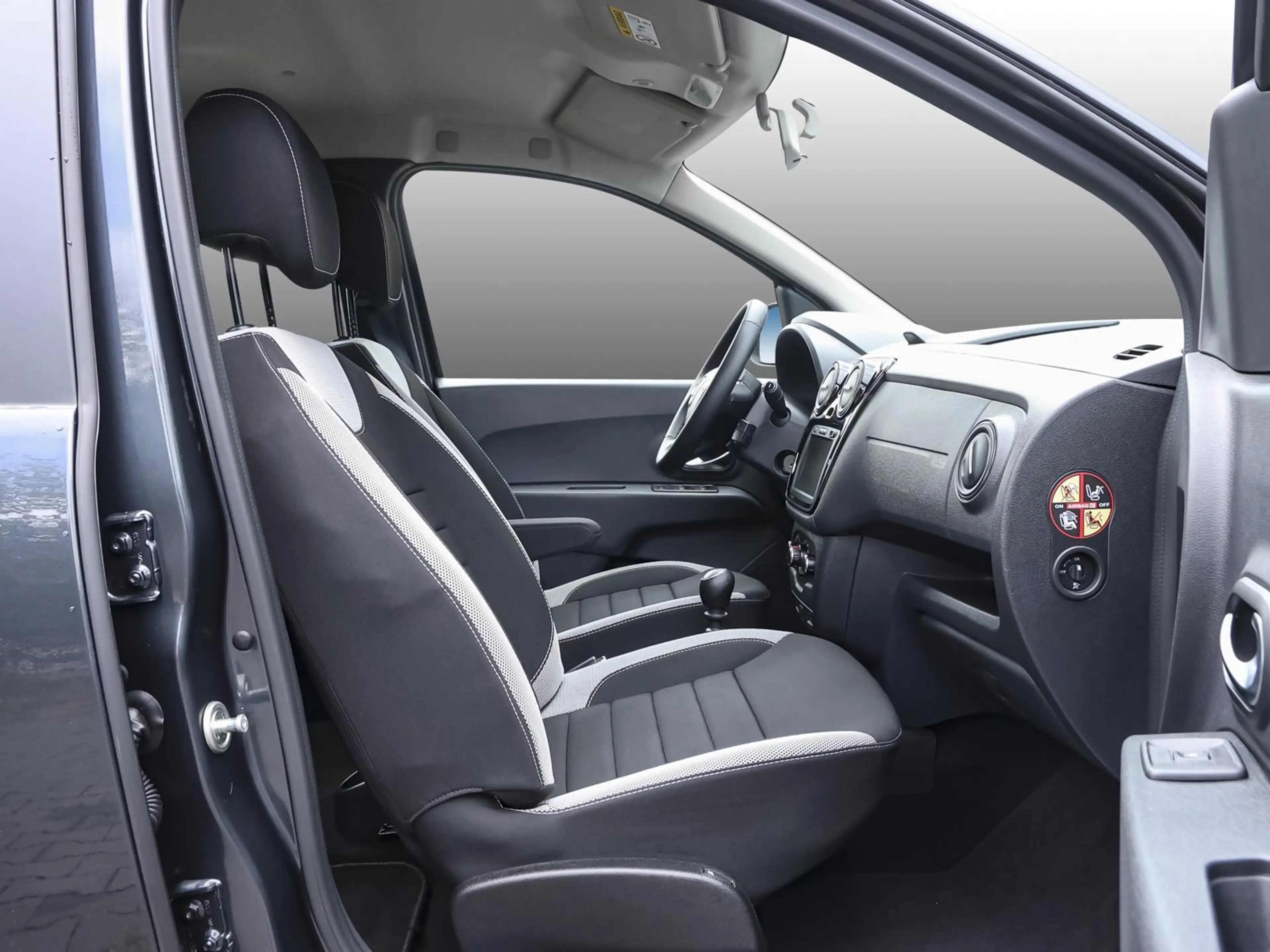 Dacia Lodgy TCe 130 GPF Stepway Plus NAVI SHZ KAMERA — photo 3