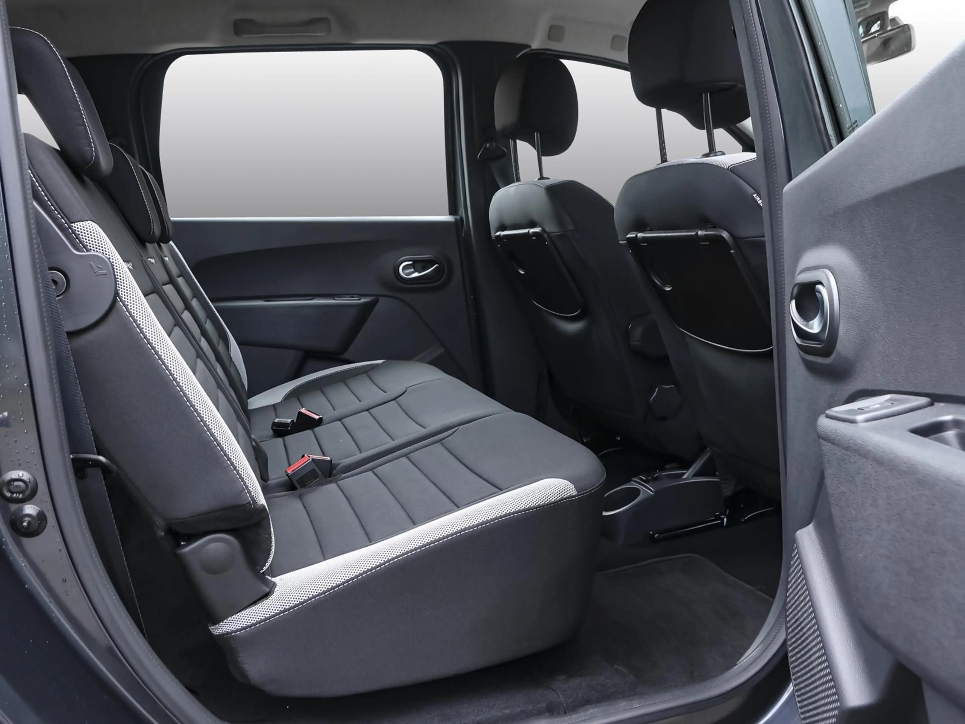 Dacia Lodgy TCe 130 GPF Stepway Plus NAVI SHZ KAMERA — photo 4