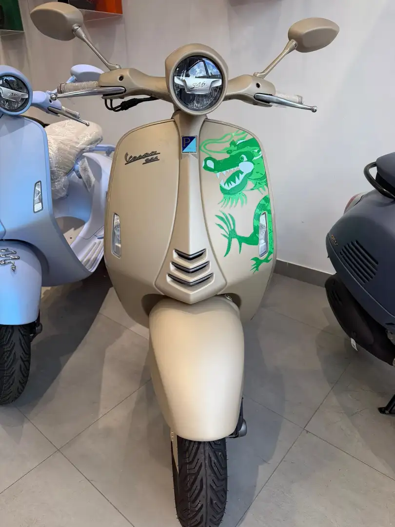 Vespa 946 Vespa 946 Dragon Beige - 2