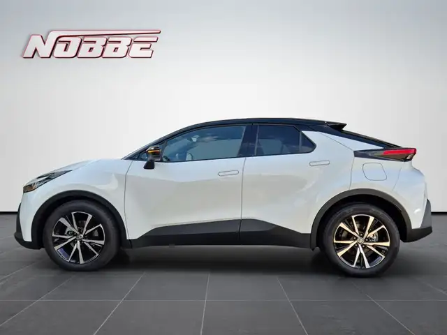 Toyota C-HR view 2
