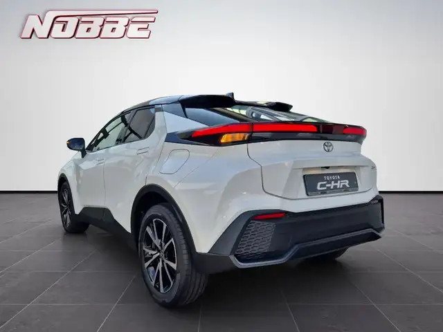 Toyota C-HR view 3