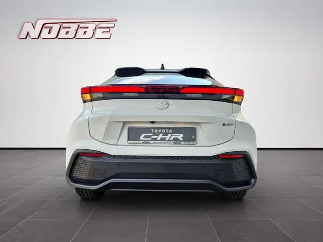 Toyota C-HR view 4