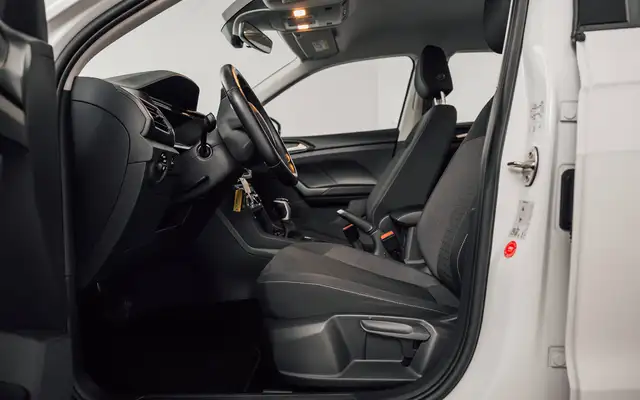 Volkswagen T-Cross view 9