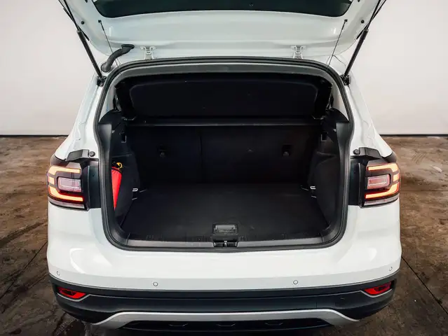Volkswagen T-Cross view 6
