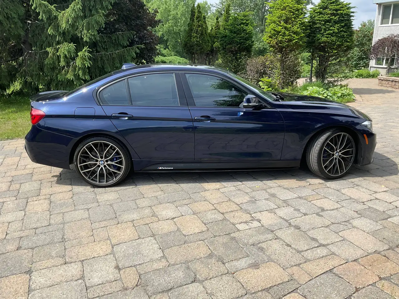 BMW 3 Series photo BMW 3 Series