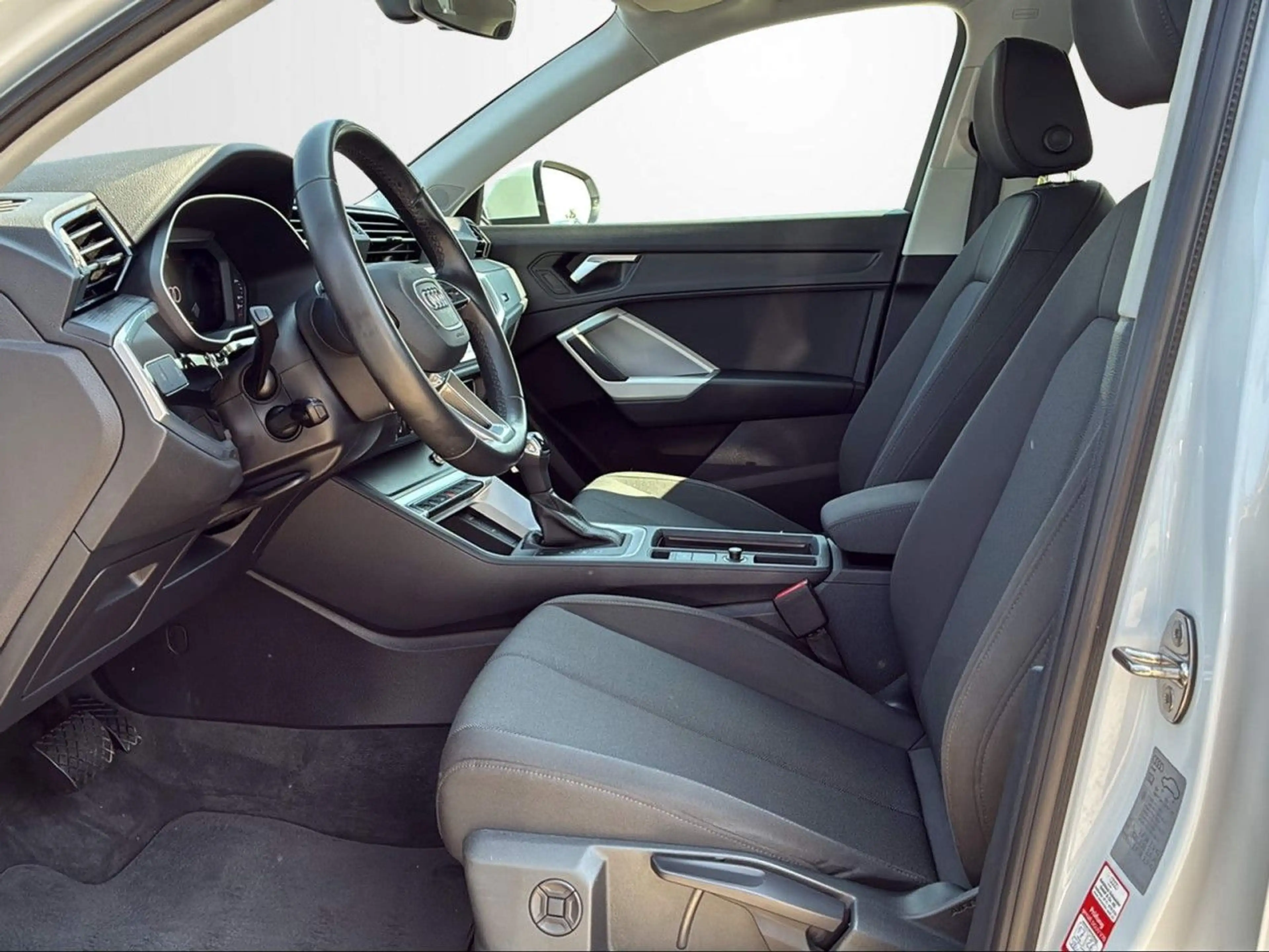 Audi Q3 SUV 45 TFSIe S-TRONIC CAM+NAVI+SHZ+DAB Klima — photo 8
