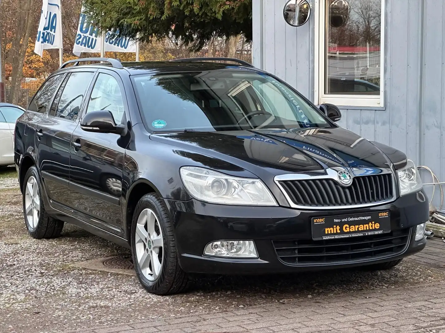 Skoda Octavia Combi 1.4 TSI Best of*TÜV neu*Temp*SHZ Noir - 1