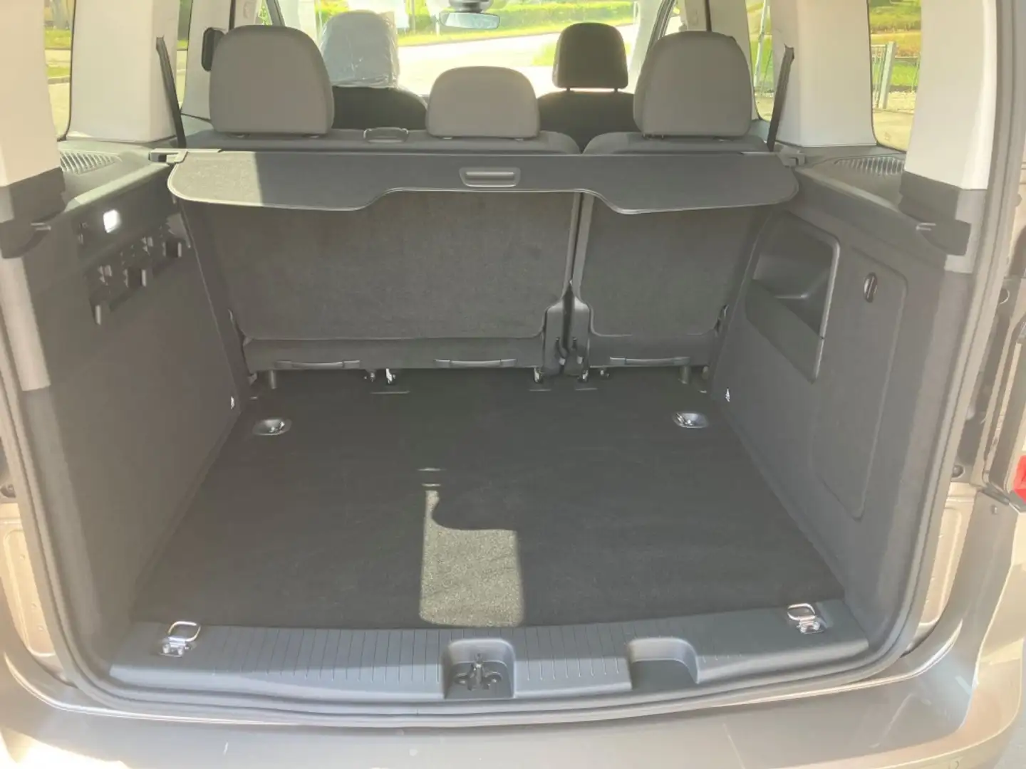 Volkswagen Caddy 2,0TDI DSG ACC Kamera GV5 App Beige - 2