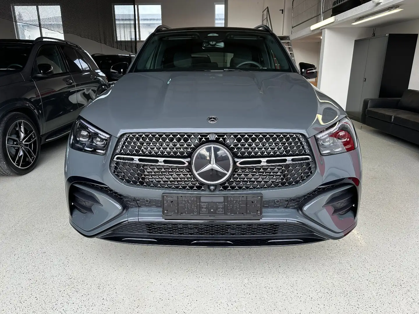 Mercedes-Benz GLE 450 d SUV 4M PREM+ AMG NIGHT AHK STANDHZ PANO Grau - 2