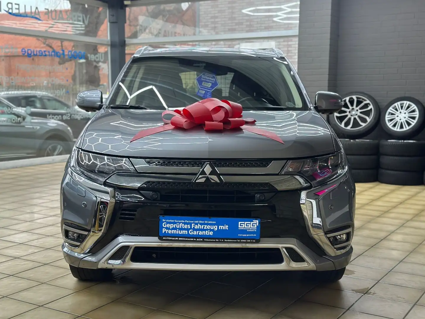 Mitsubishi Outlander PHEV Plus 4WD*HU/AU*STAND-HZ*360°*AHK* Grau - 2