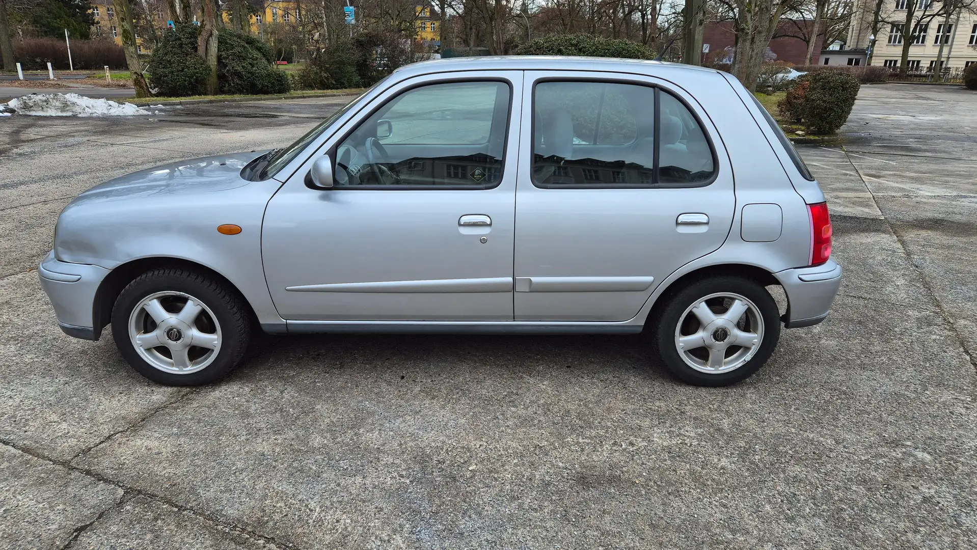 Nissan Micra Micra 1.4 Elegance Automatik Silber - 2