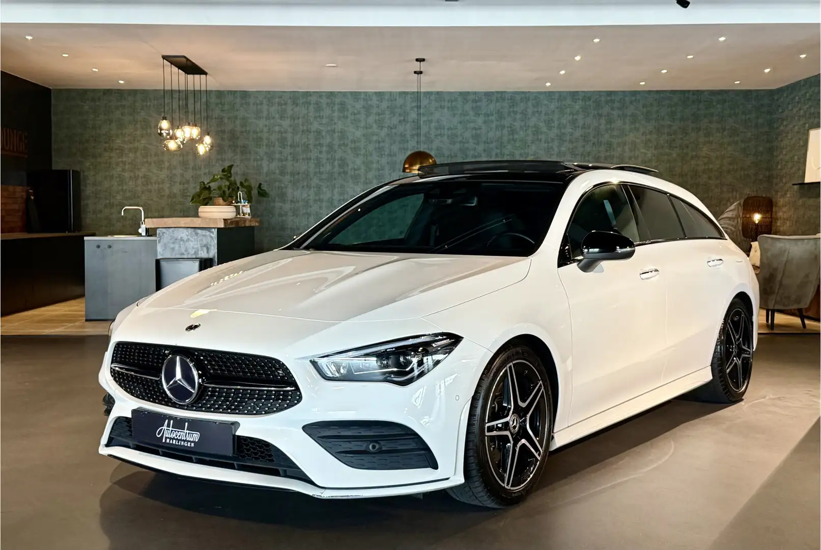 Mercedes-Benz CLA 200 Shooting Brake AMG I Pano I Camera I 2x Memory Weiß - 1