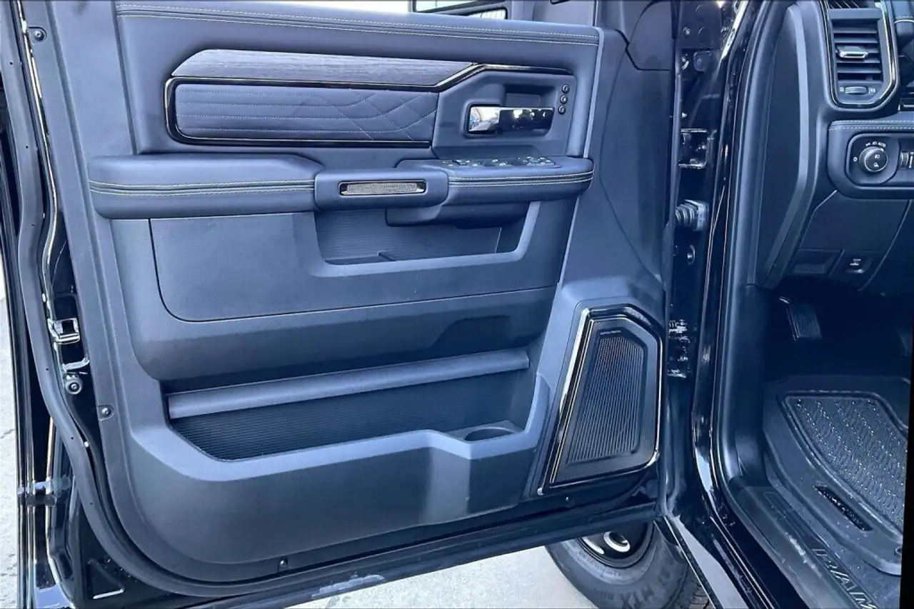 RAM 3500 снимка RAM 3500