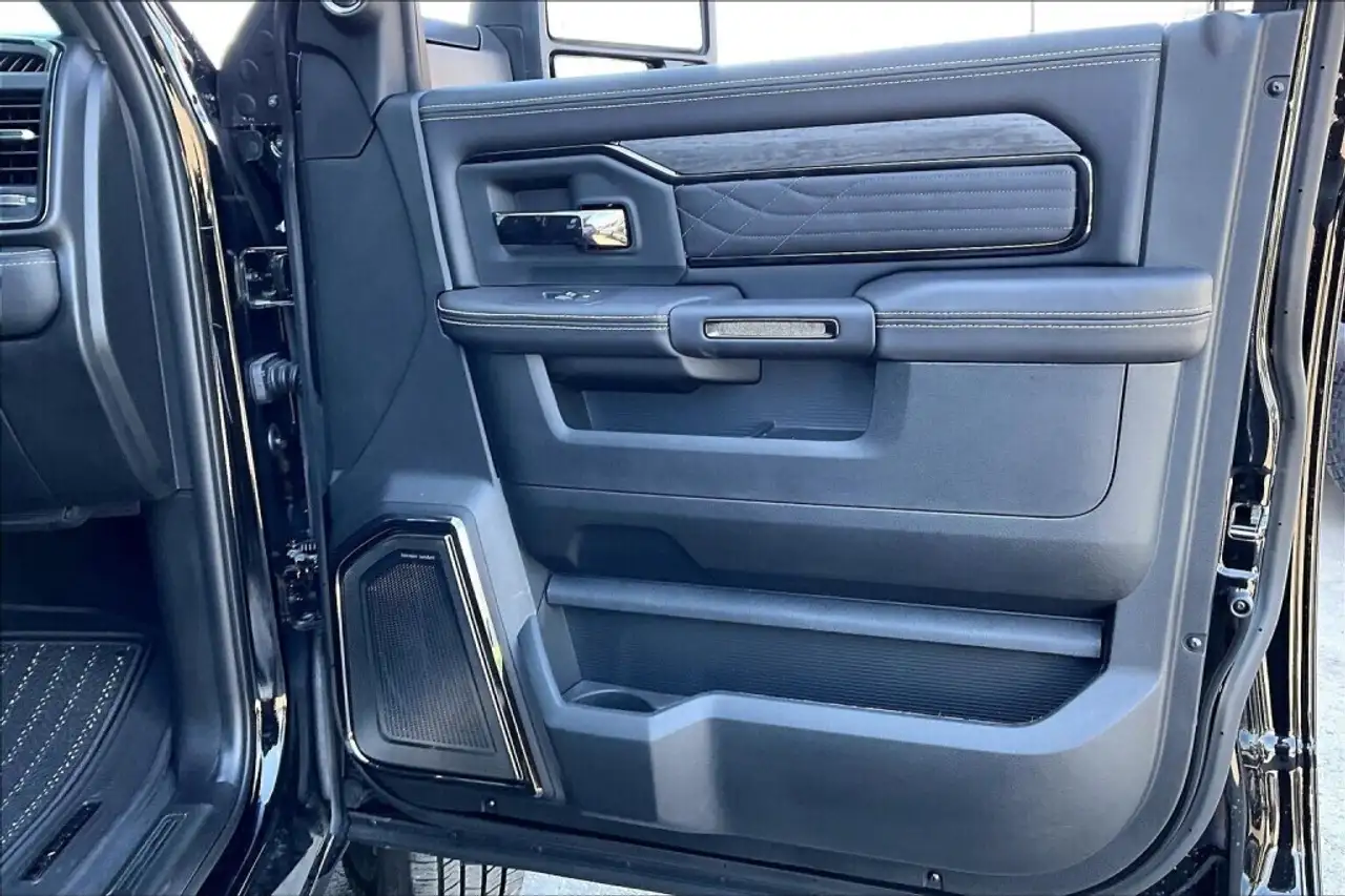 RAM 3500 снимка RAM 3500