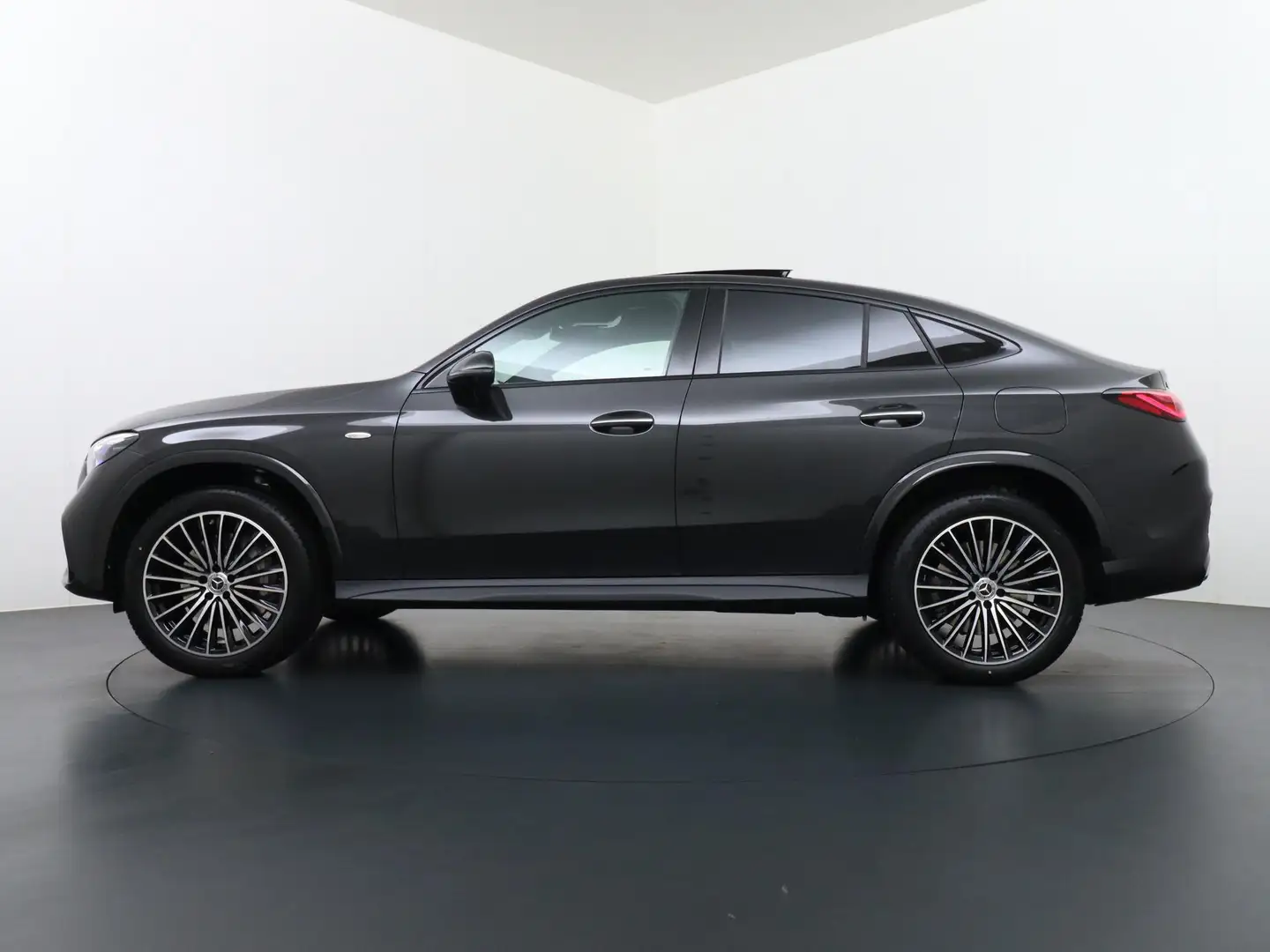 Mercedes-Benz GLC 300 Coupé 300e 4MATIC Sport Edition | Panorama - Schui Grijs - 2