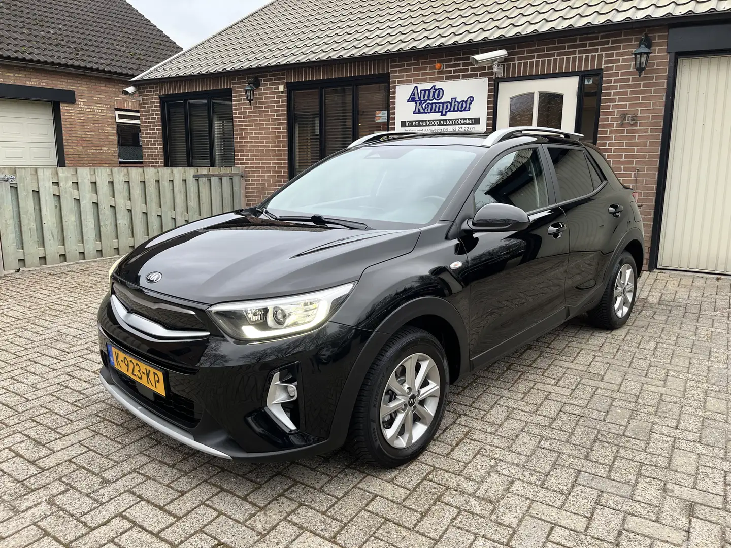 Kia Stonic 1.0 T-GDi MHEV DynamicLine Schwarz - 2