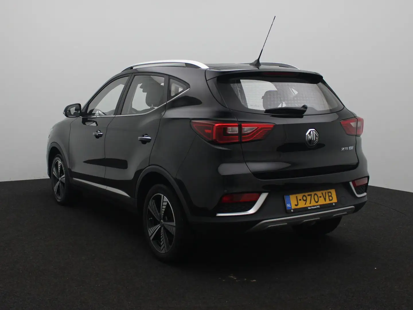 MG ZS EV Luxury 45 kWh | Navi | Panoramadak | Leder | Ca Zwart - 2