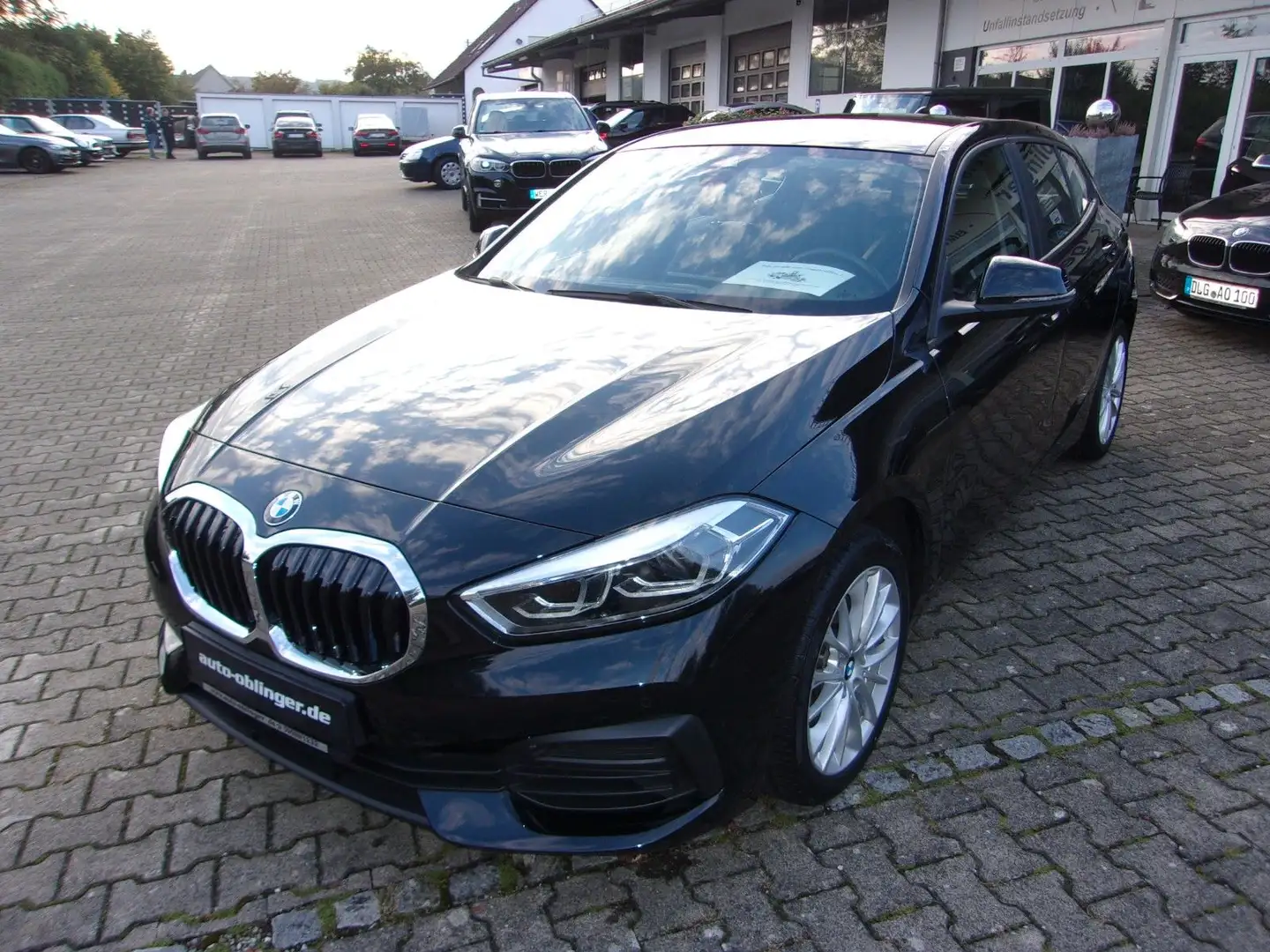 BMW 118 i Automatic "Ledersitze" Schwarz - 2