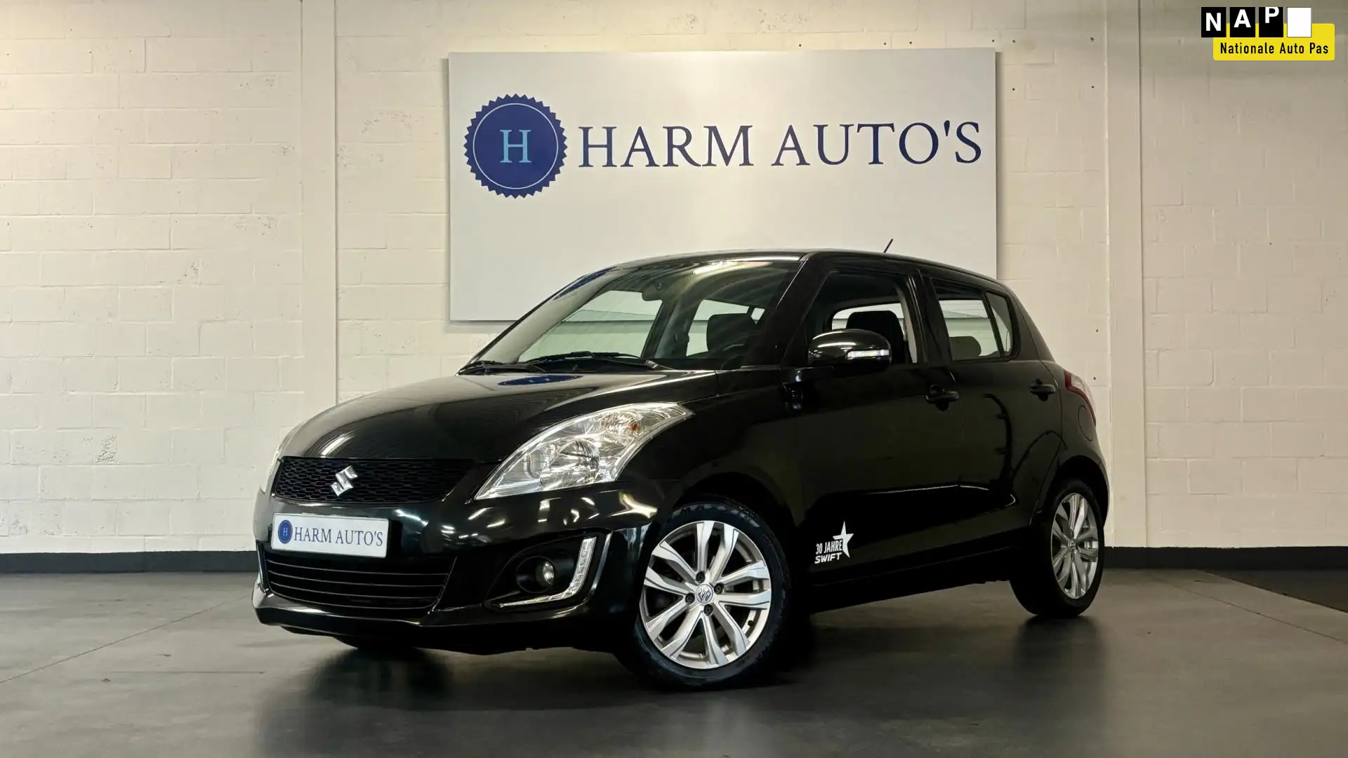 Suzuki Swift 1.2 Comfort 94pk Airco / Cruise / LED Zwart - 1
