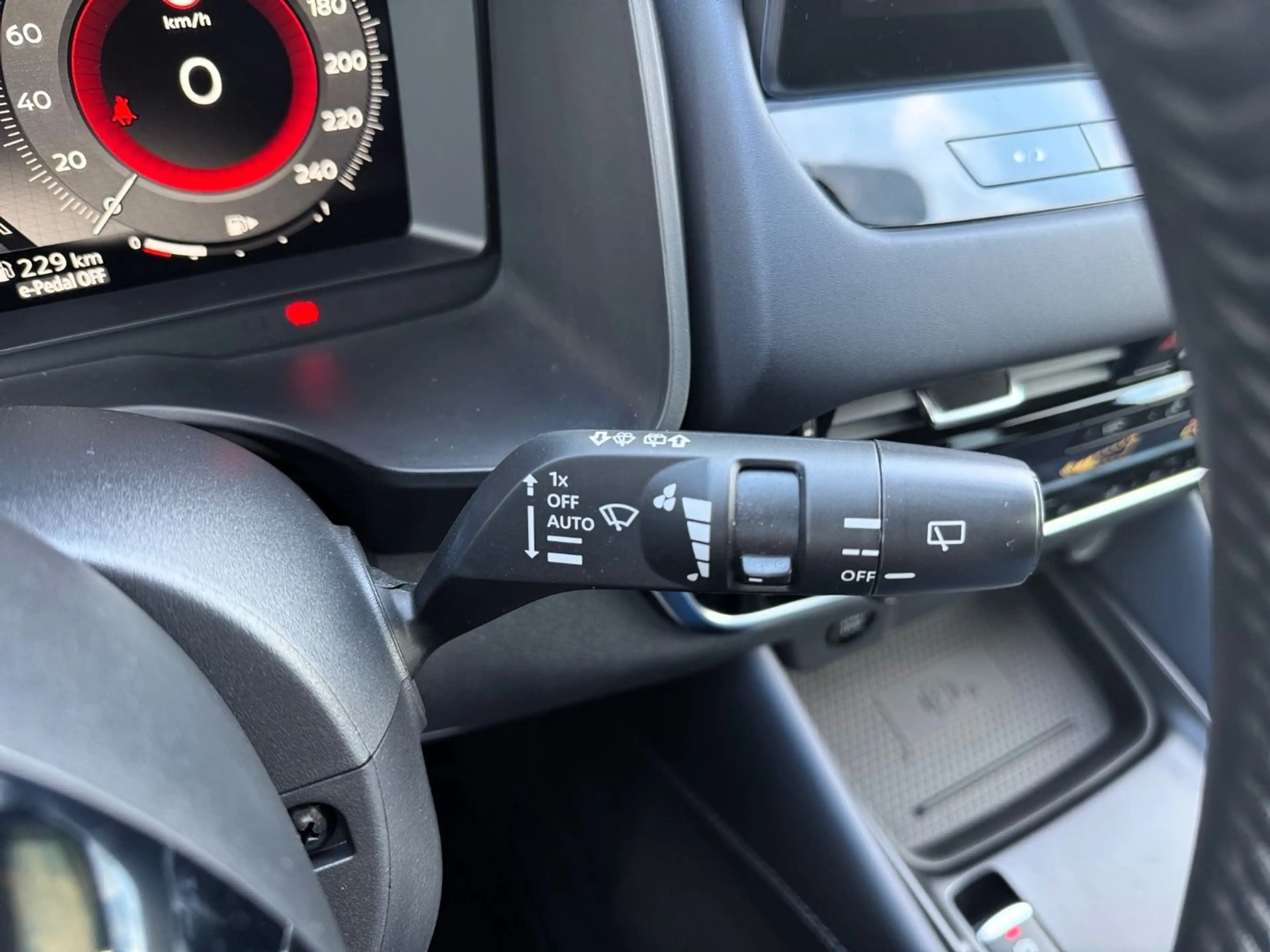 Nissan Qashqai 1.5 VC-T Tekna e-Power ACC+LED+Navi+SHZ — photo 14