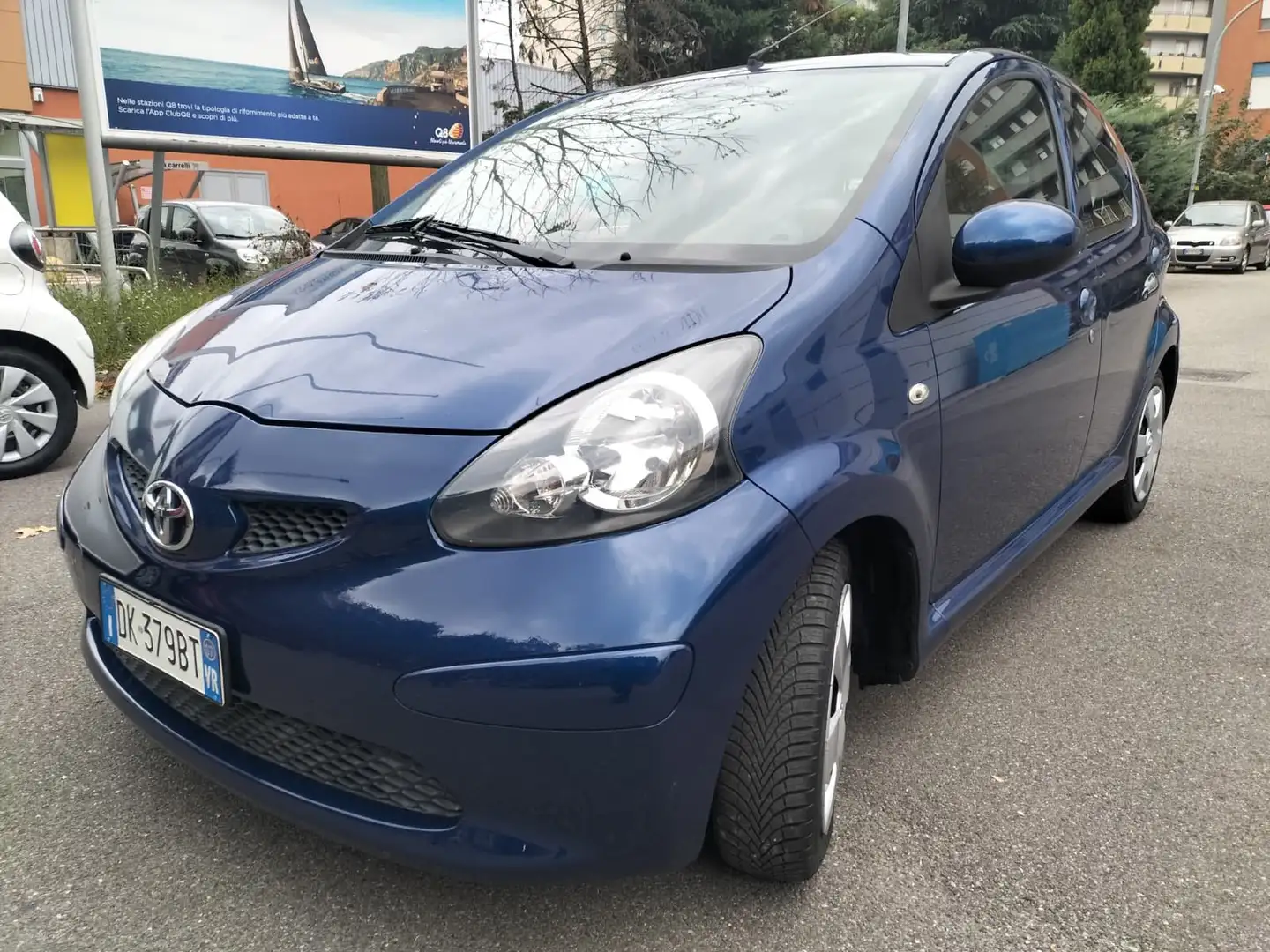 Toyota Aygo CAMBIO AUTOMATICO Oro - 2