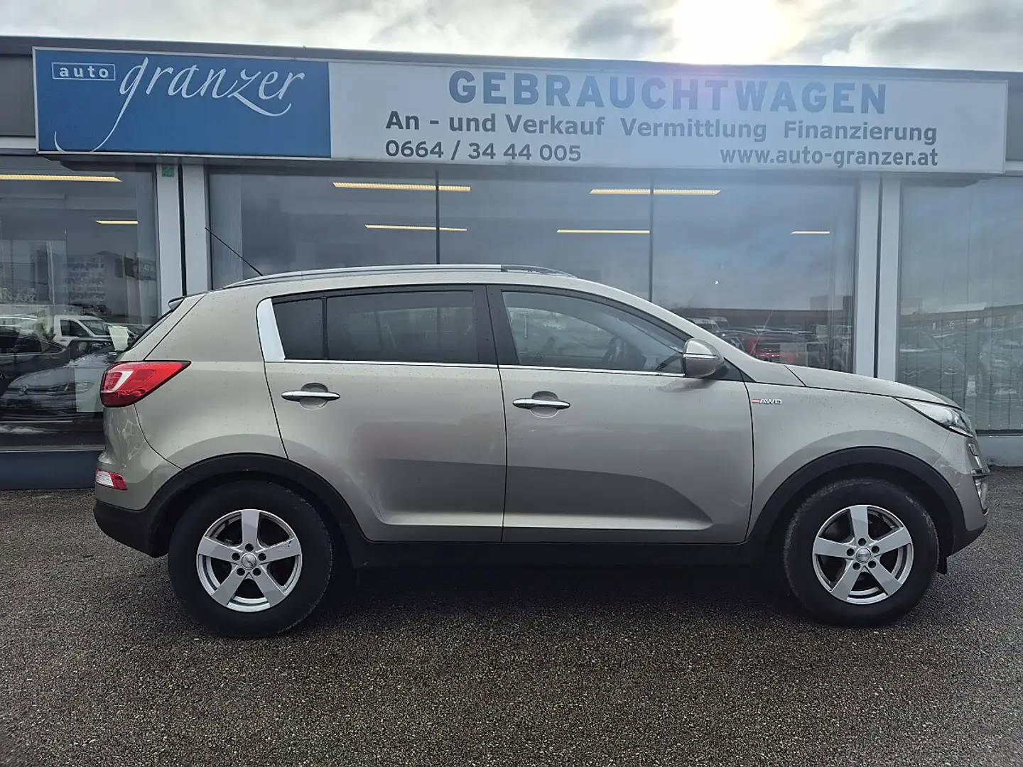 Kia Sportage Active 2,0 CRDi 4WD DPF Aut. Grau - 1