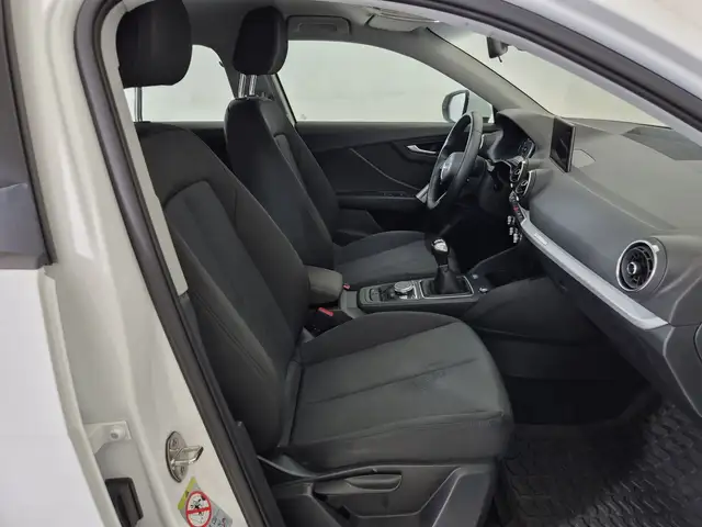 Audi Q2 view 8