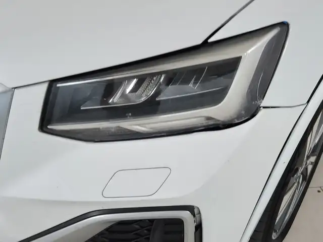 Audi Q2 view 6