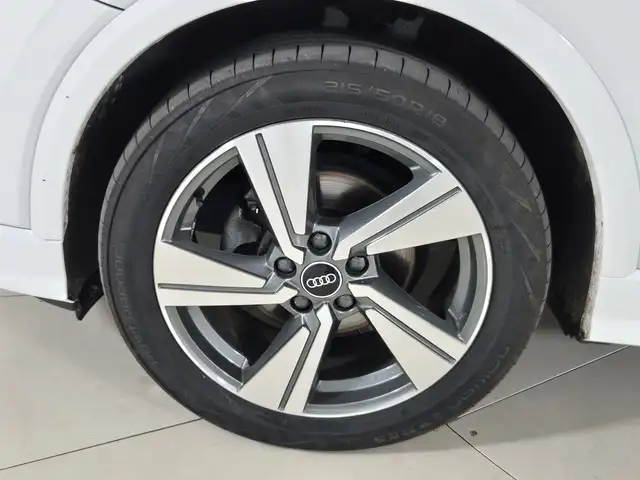 Audi Q2 view 7