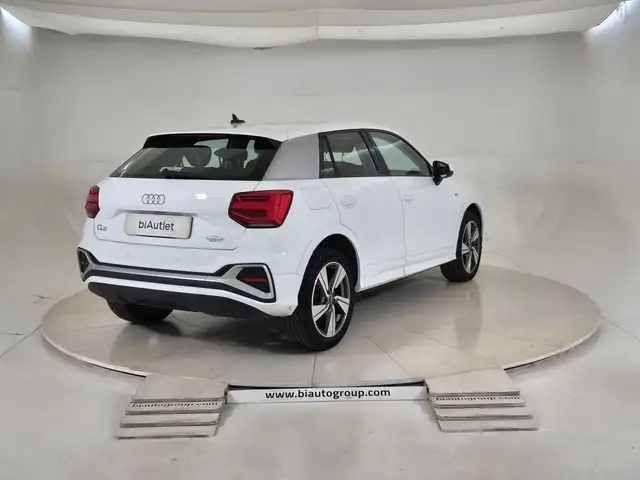 Audi Q2 view 4