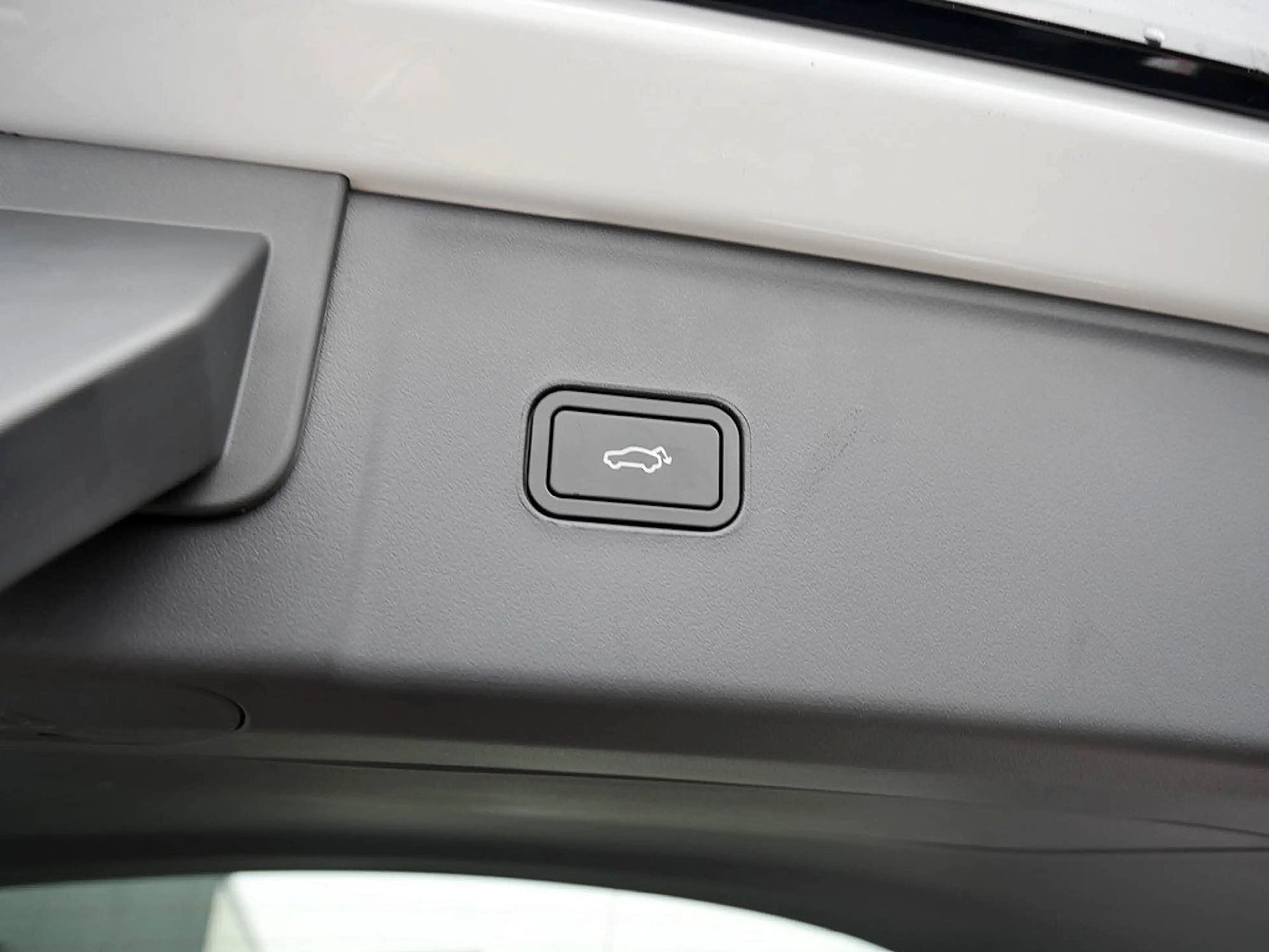 Lynk & Co 08 Lynk & Co 08 More — photo 11