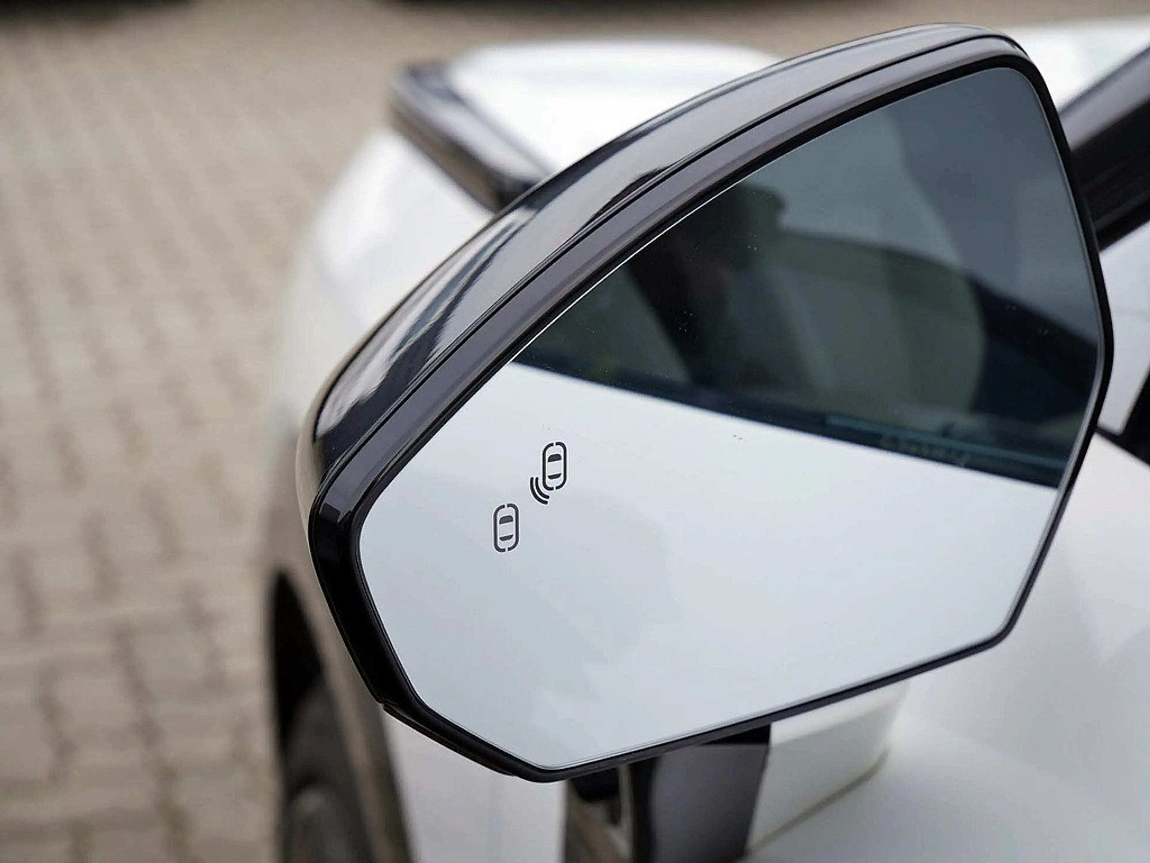 Lynk & Co 08 Lynk & Co 08 More — photo 12