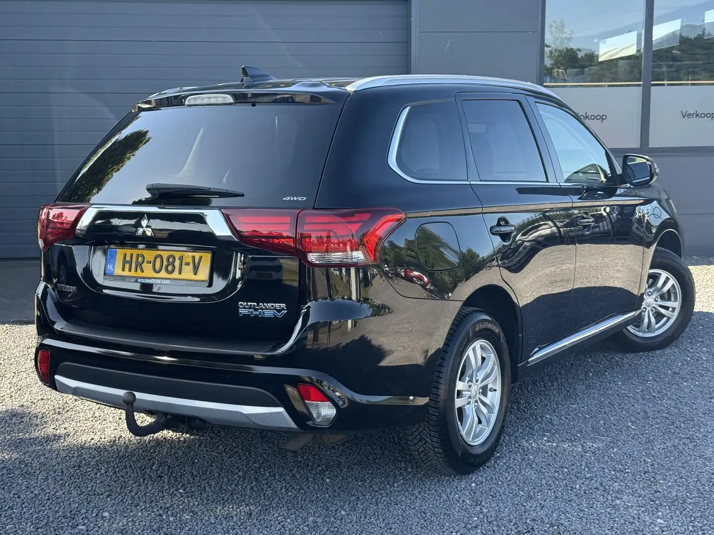Mitsubishi Outlander 2.0 PHEV Business Edition 2e Eigenaar,Navi,Camera, Zwart - 2
