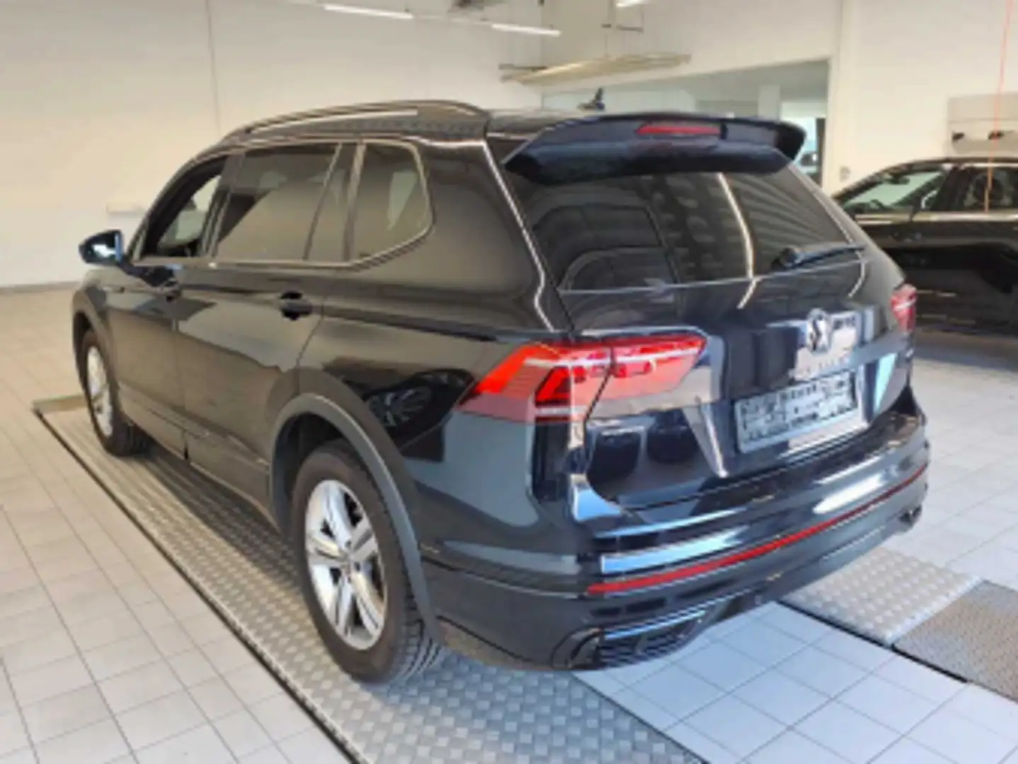 Volkswagen Tiguan Allspace R-Line 2.0 TDI DSG 4M 360° MATRIX PANO Schwarz - 2