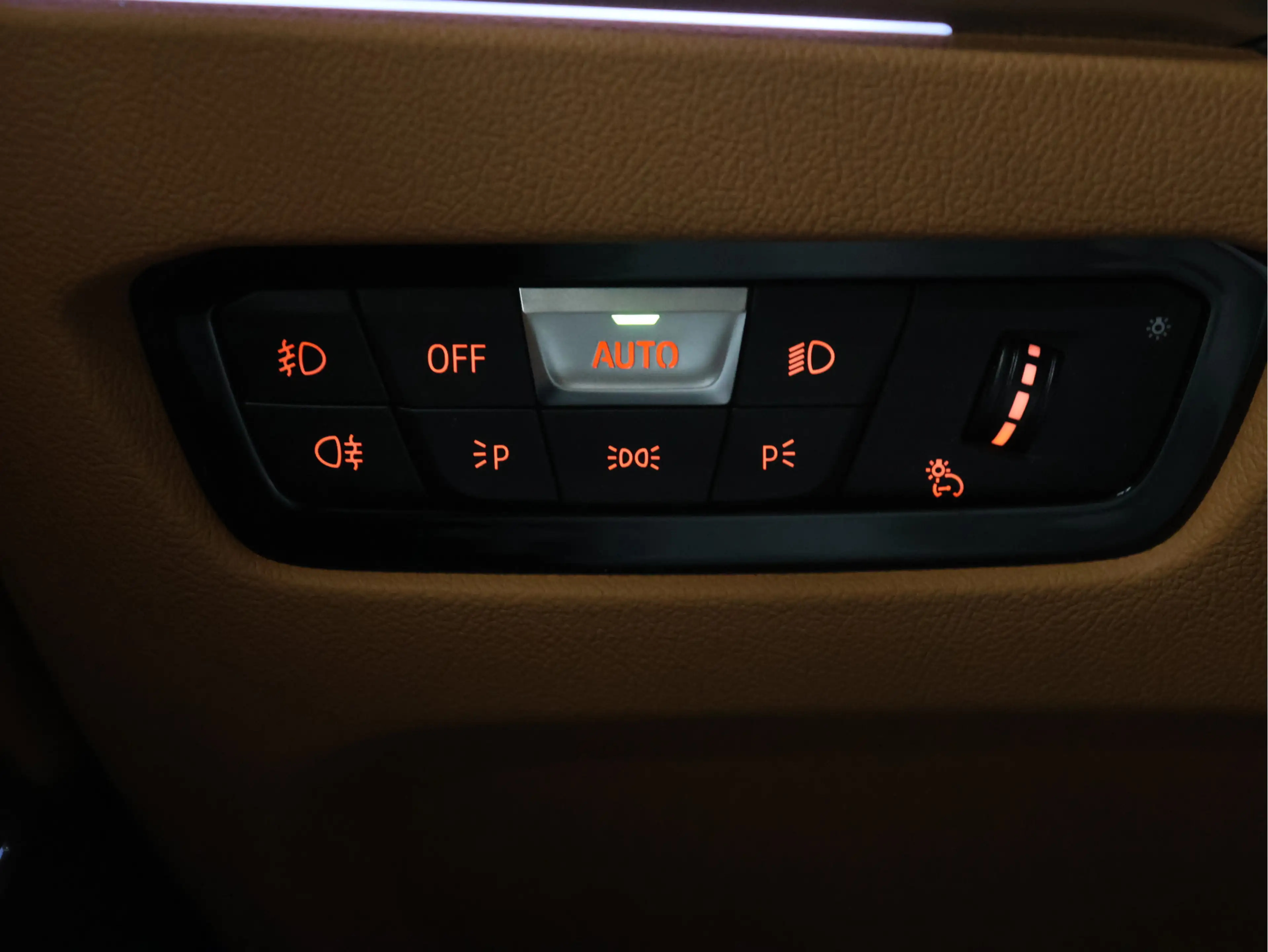 BMW 318 3-serie 318i M Sport [APPLE CARPLAY, CRUISE CONTRO — photo 14