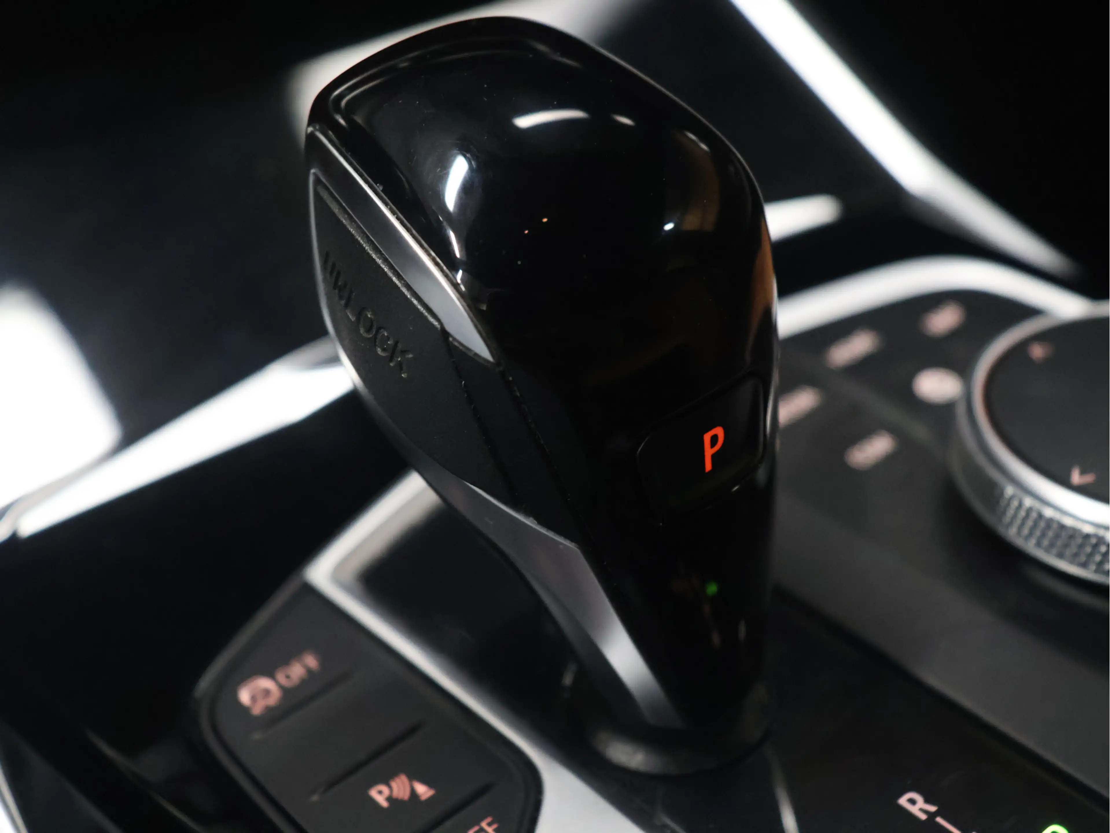 BMW 318 3-serie 318i M Sport [APPLE CARPLAY, CRUISE CONTRO — photo 18