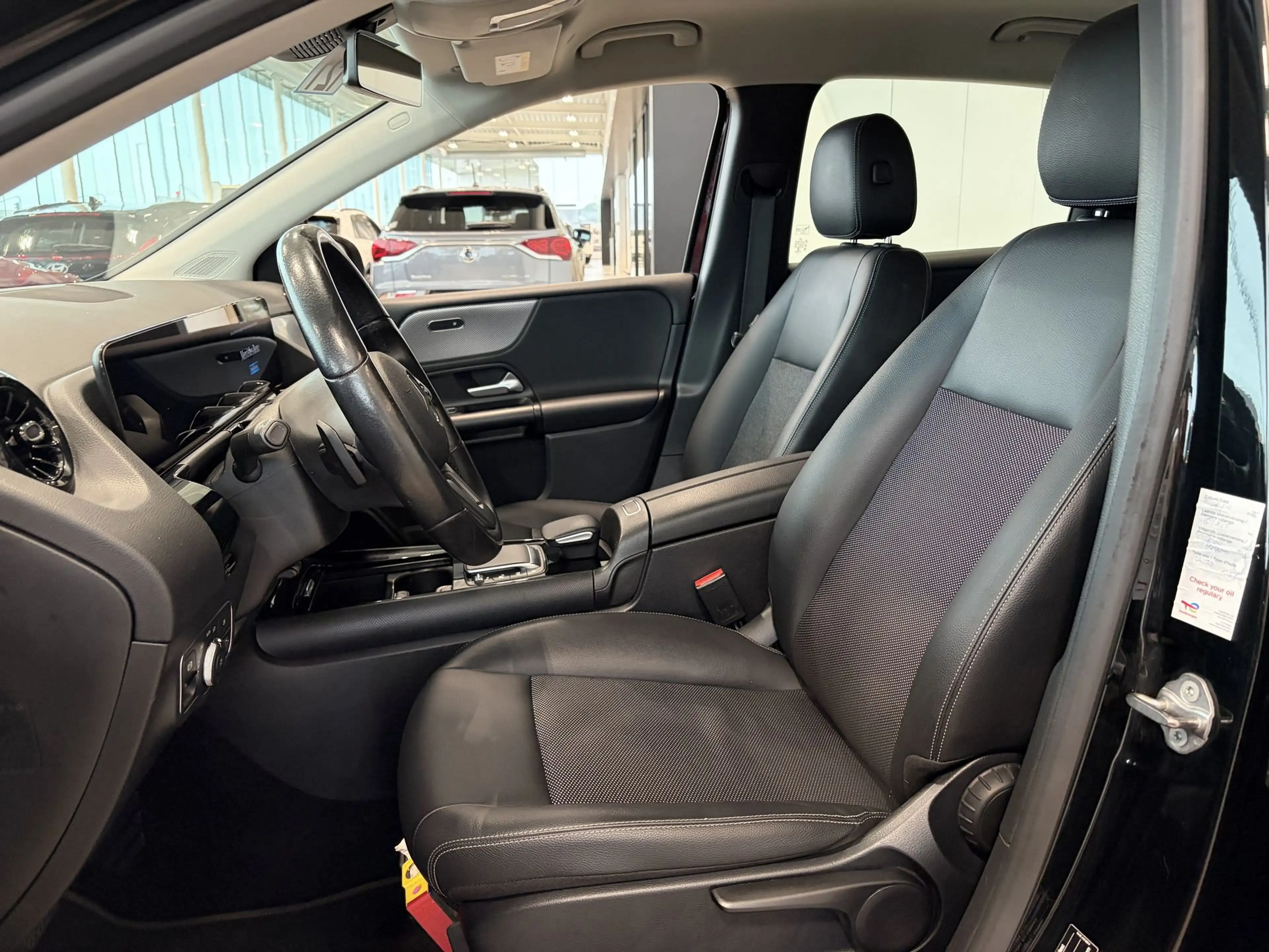 Mercedes-Benz B 160 Automaat / Camera / Trekhaak / Navigatie / Verwarmde Zetels / — photo 12