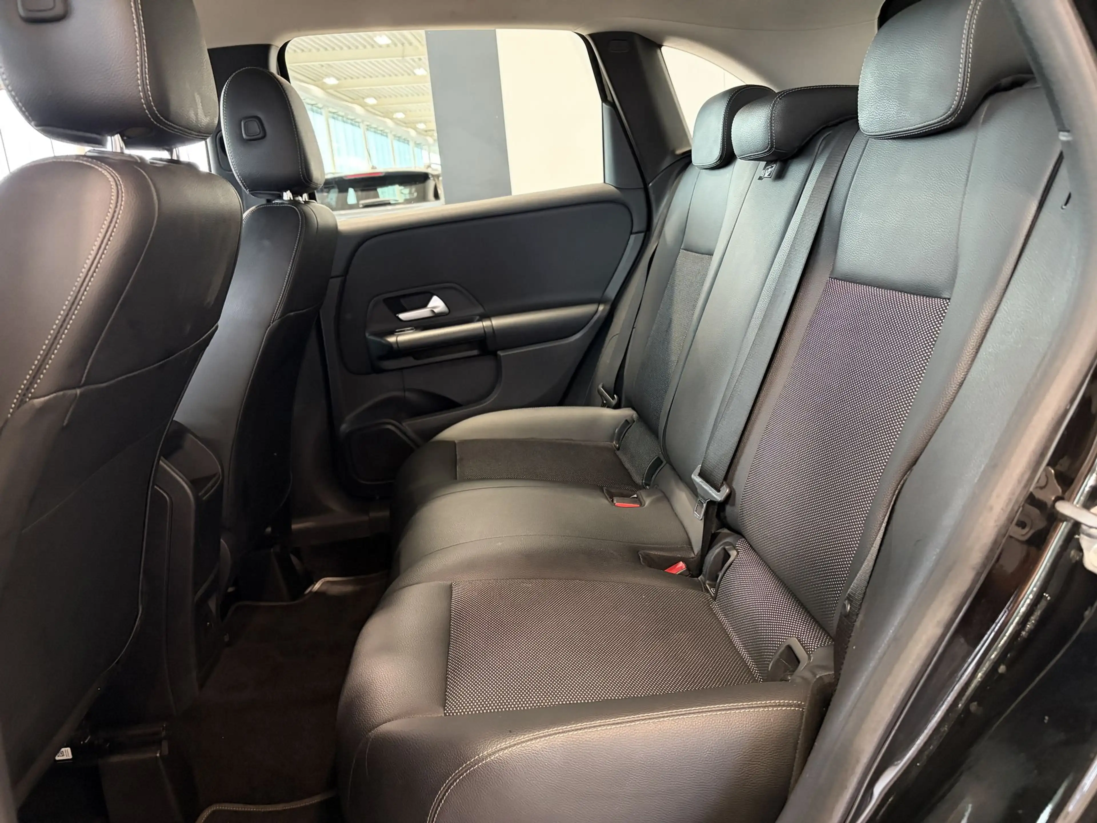 Mercedes-Benz B 160 Automaat / Camera / Trekhaak / Navigatie / Verwarmde Zetels / — photo 15