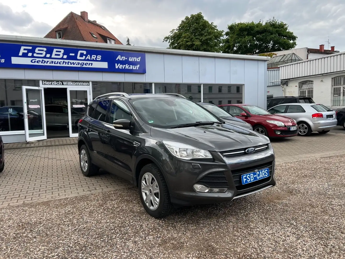 Ford Kuga Trend Grau - 2