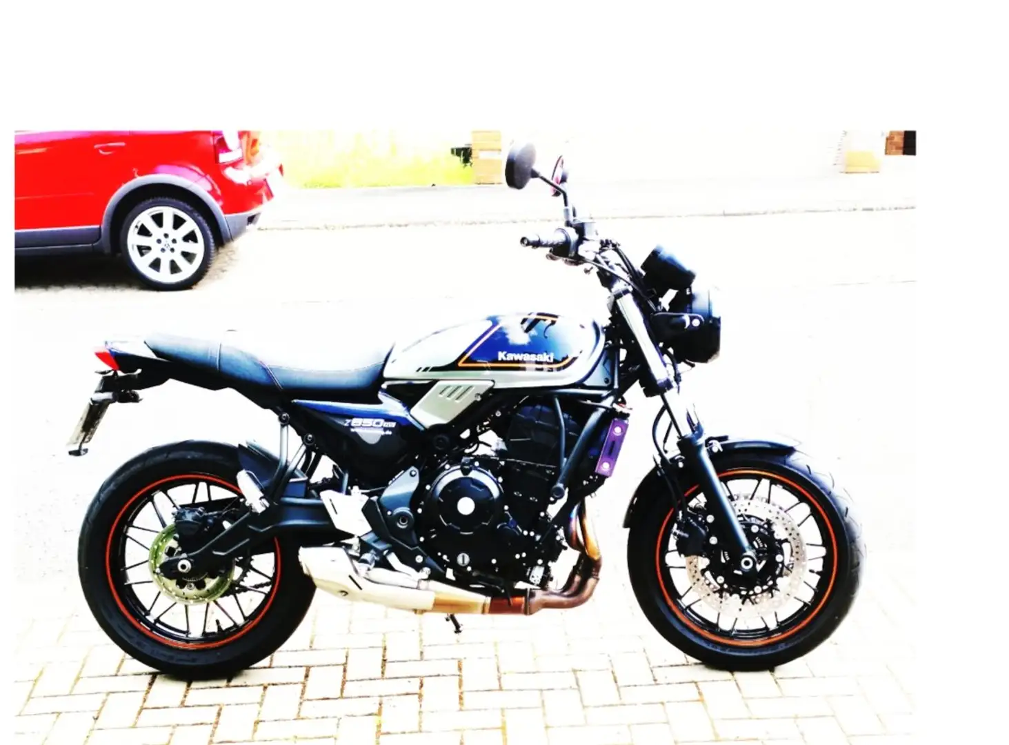 Kawasaki Z 650 RS Silber - 2